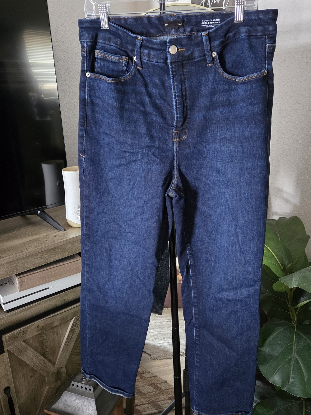 Good American Slim Straight Women’s Jeans in Dark Blue